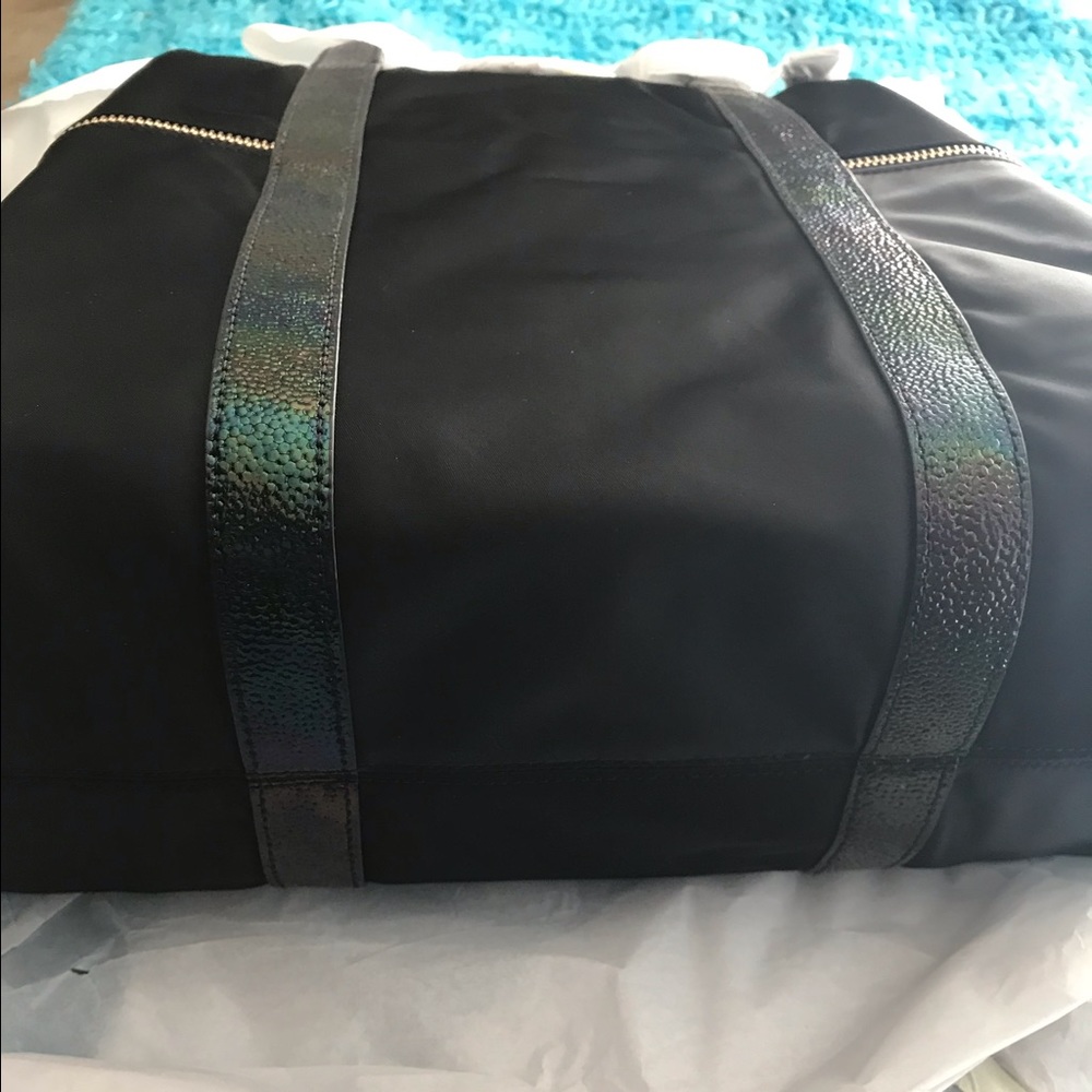 SOLD🖤Henri Bendel Large Petrol Jetsetter - Picture 5 of 7